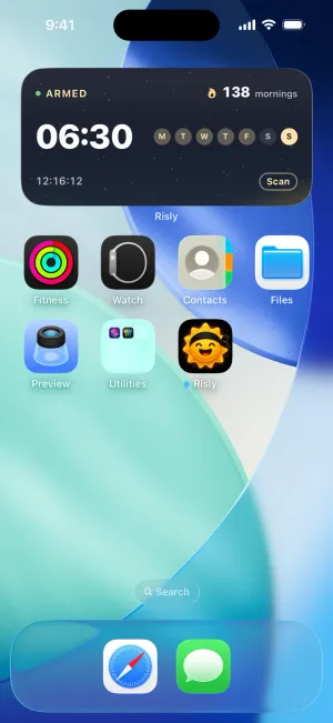 Risly's medium widget: next alarm, a 138-morning streak and the week strip.