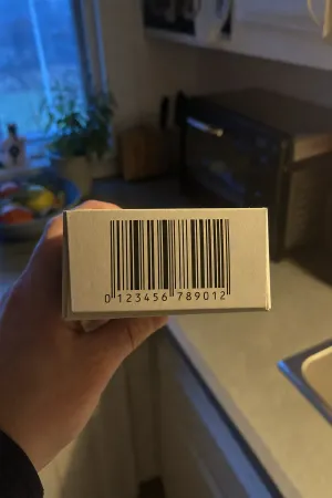 Risly's barcode mission on iPhone: the camera aimed at a product barcode to switch the alarm off.